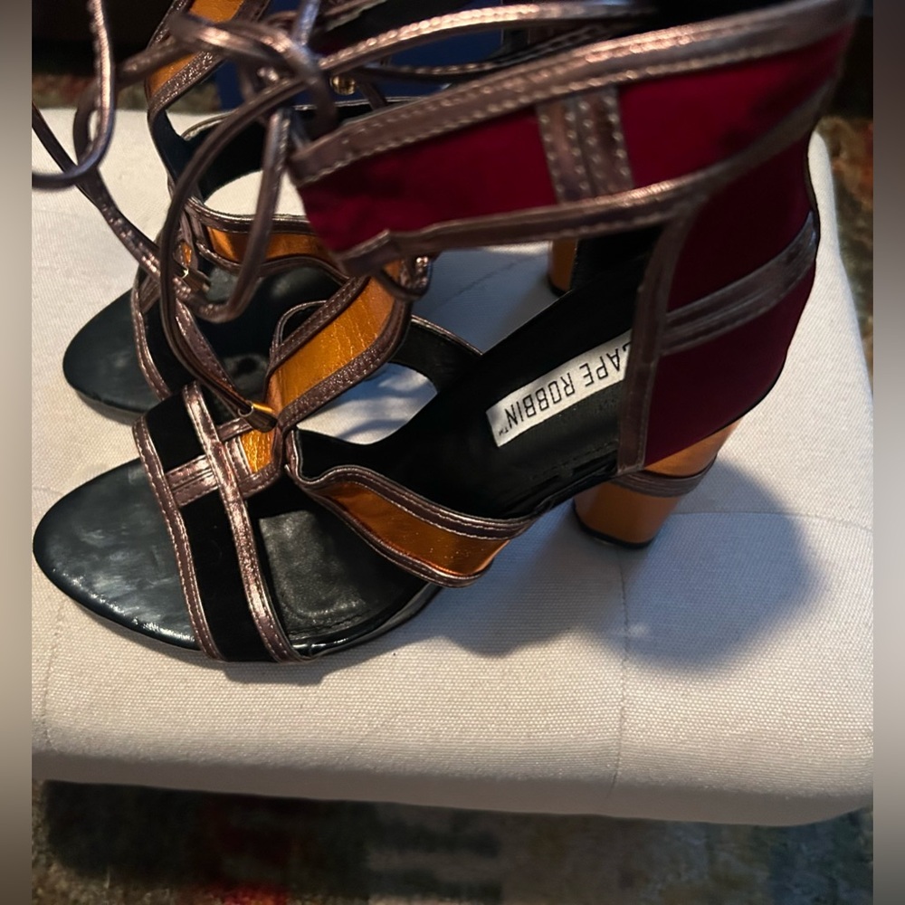 Cape Robbin size 8M multi color heels